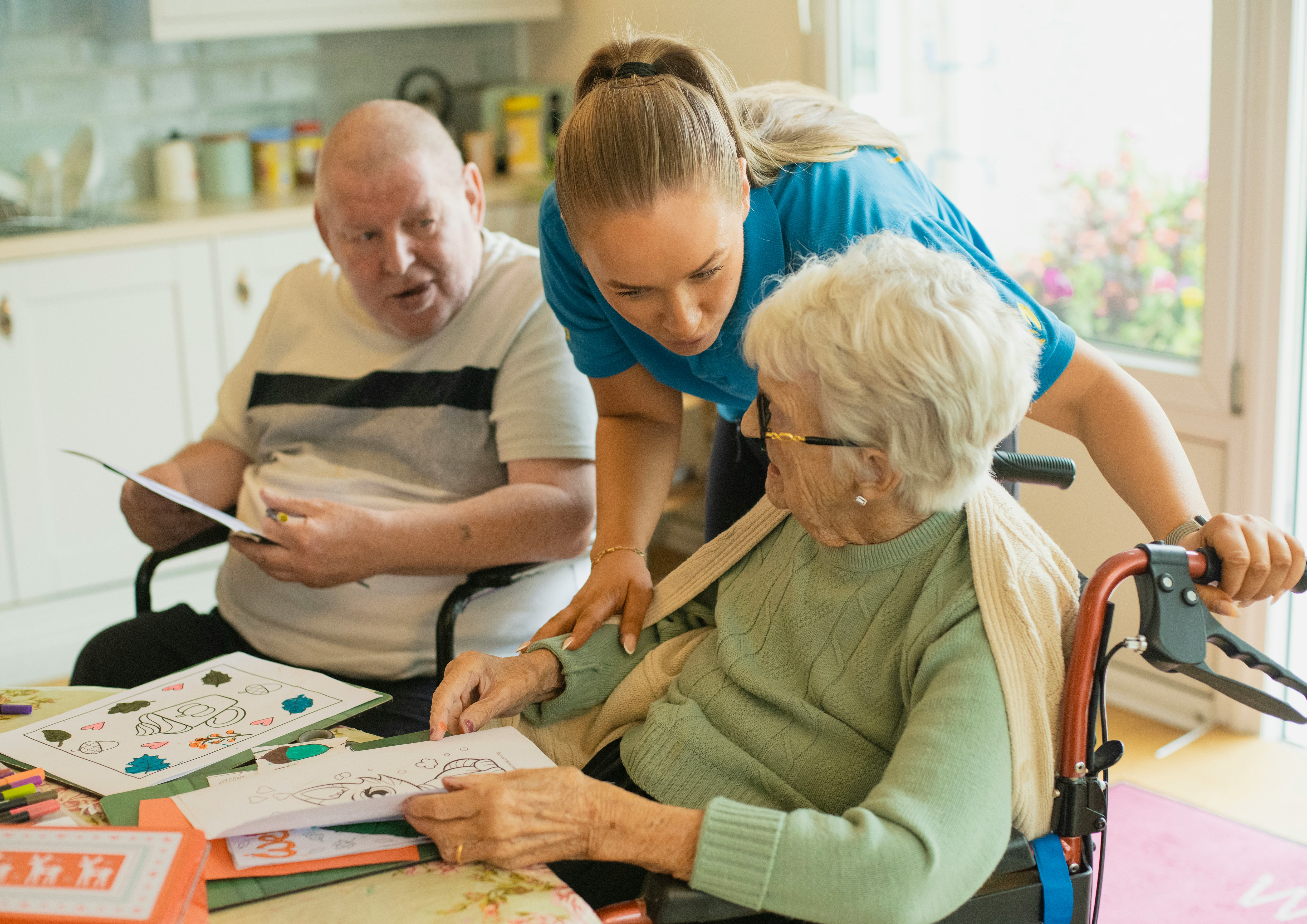 Clinician reviewing a scan with a patient